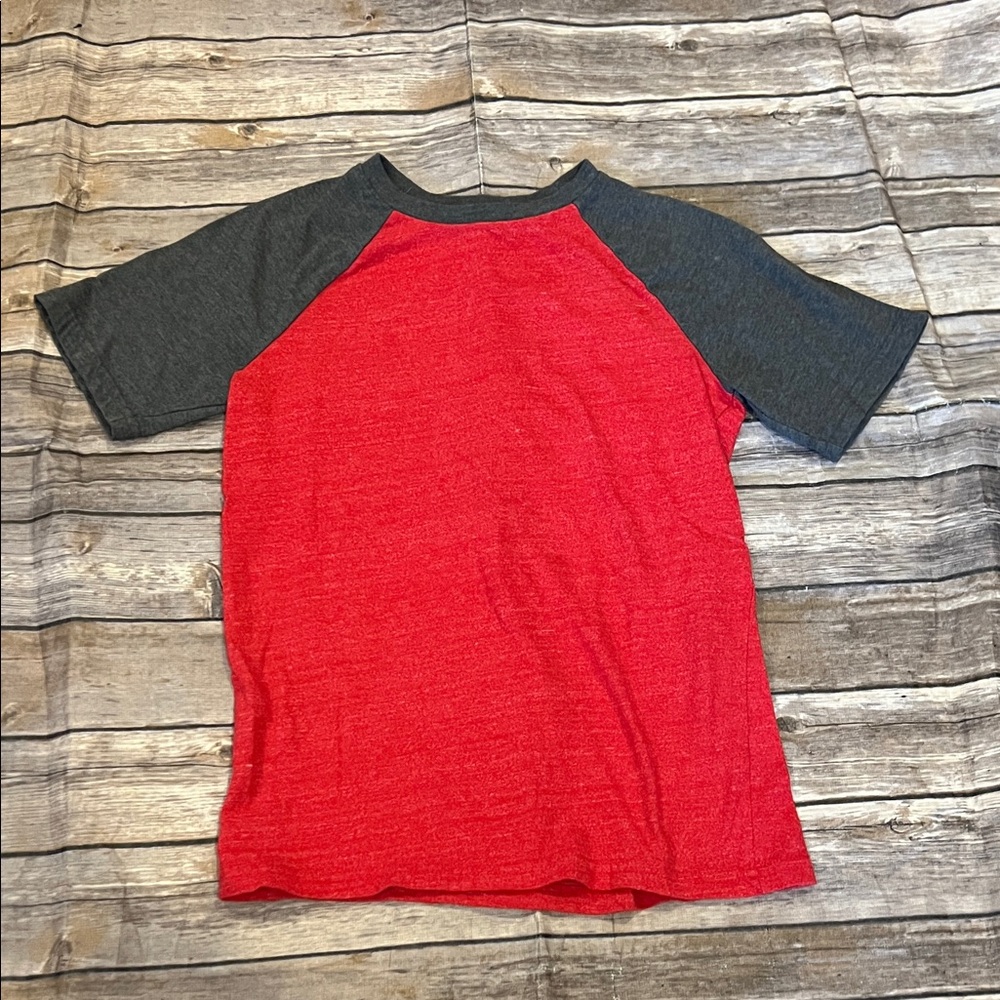 Urban Pipeline Boys Size Medium Red and Gray Short Sleeve Shirt